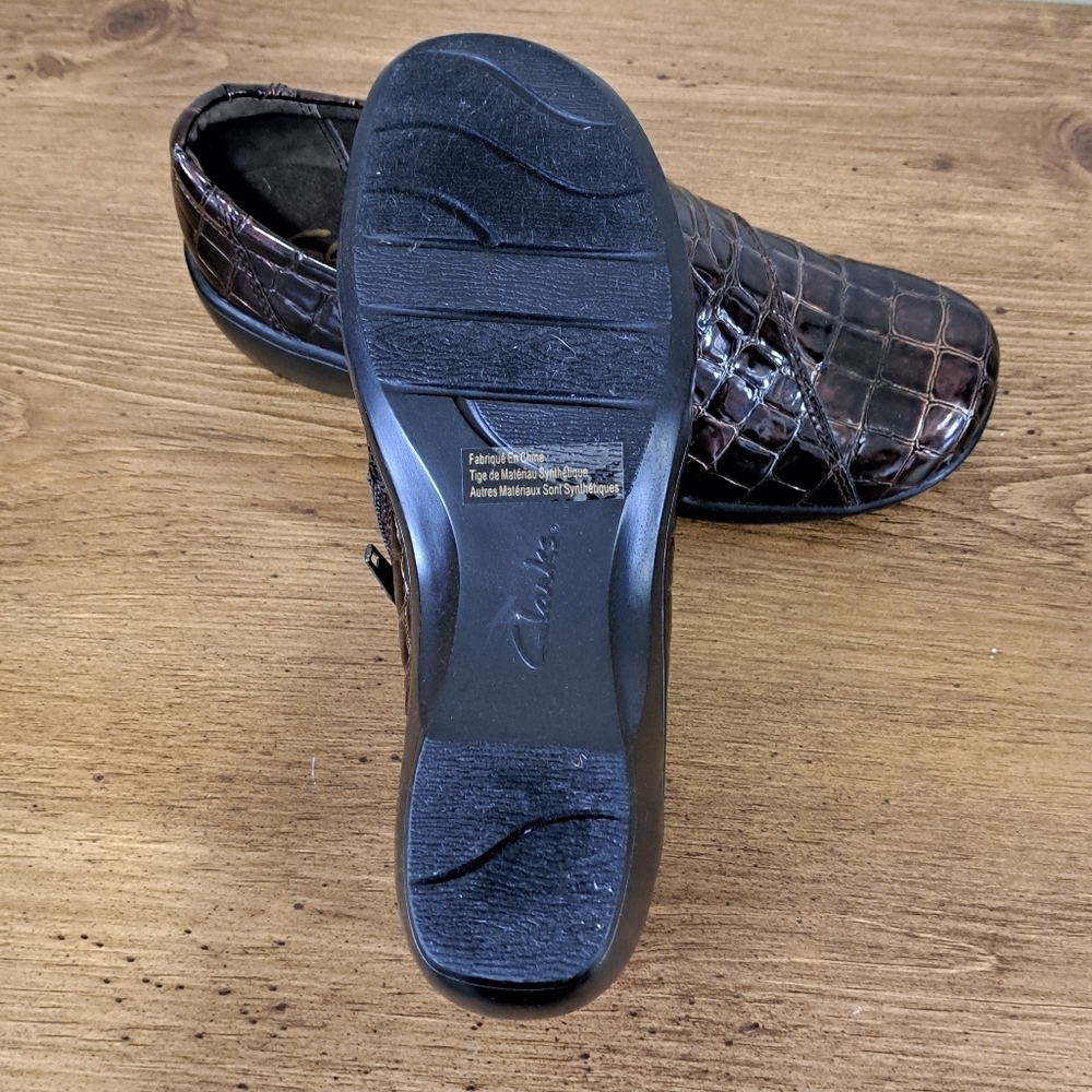 Clarks Bendables Brown Patent Shoes Crocodile Print Womens Size 7 Classic Zipper - Picture 14 of 16